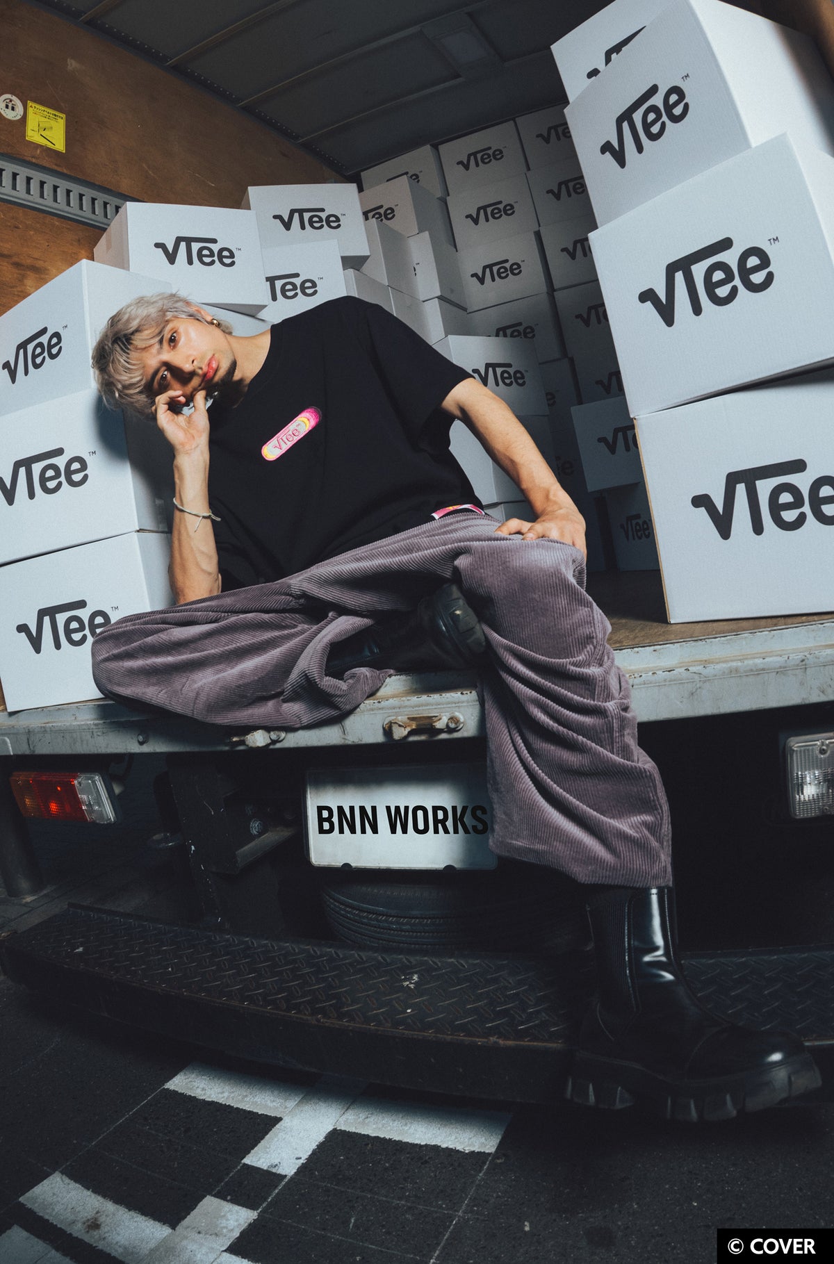 VTee x Nekomata Okayu TEE BLACK