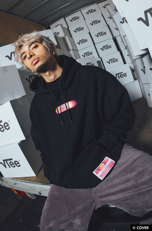 【予約】 VTee x Usada Pekora PULLOVER HOODIE BLACK