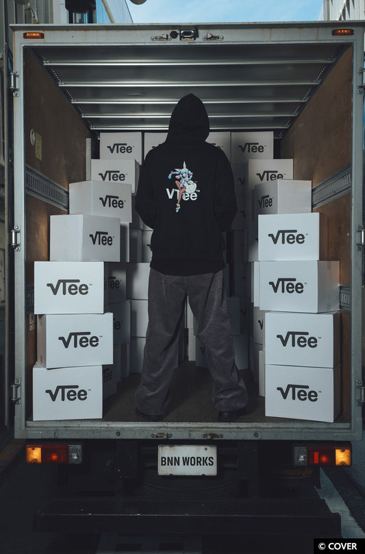【予約】 VTee x Usada Pekora PULLOVER HOODIE BLACK