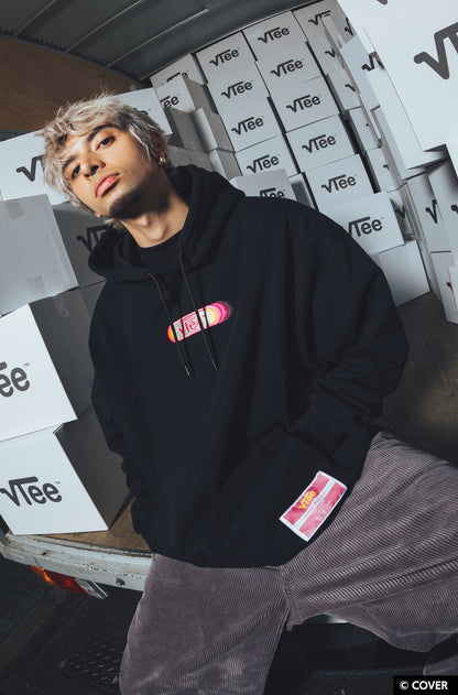 【予約】 VTee x Usada Pekora PULLOVER HOODIE BLACK