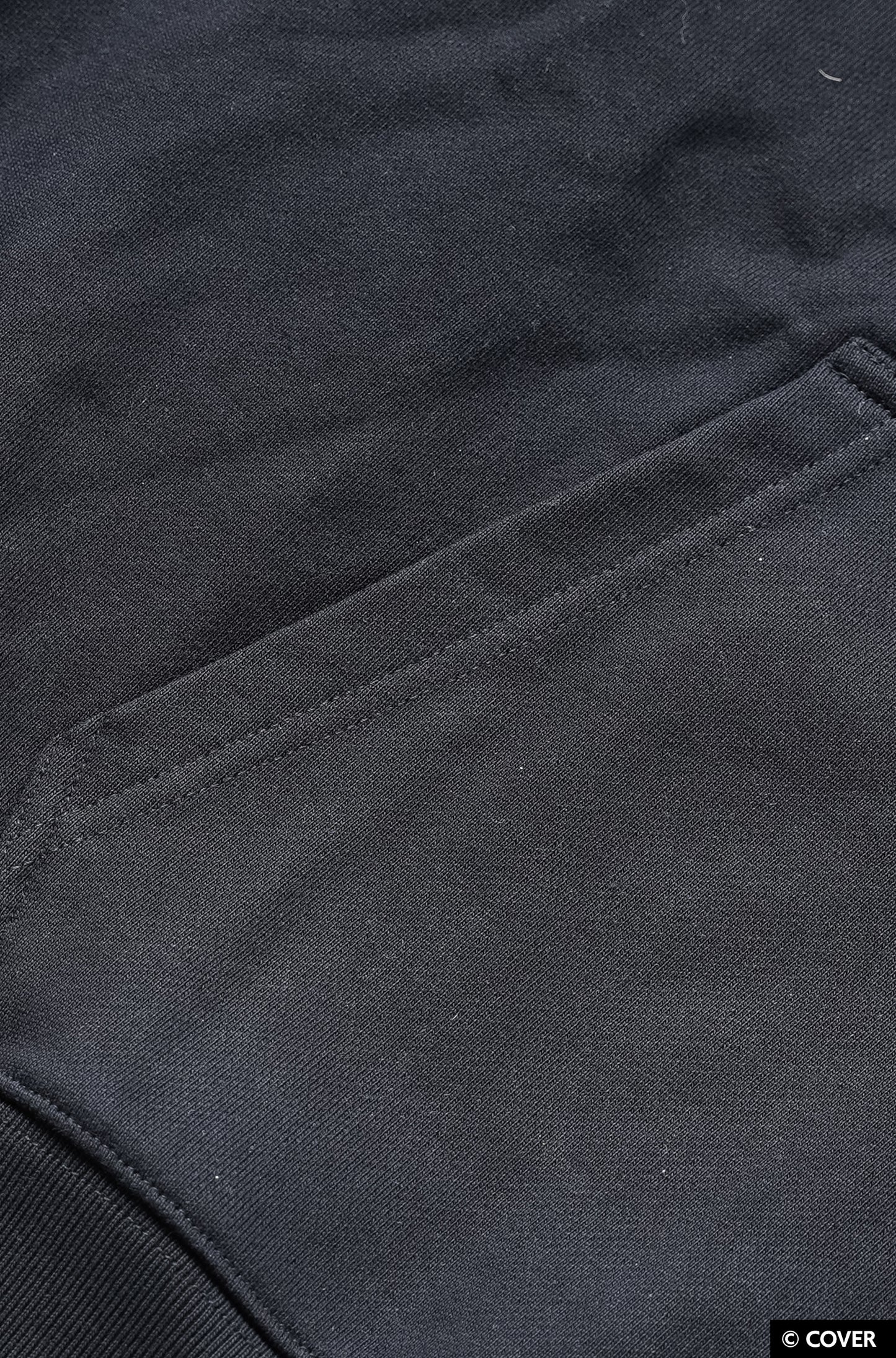 【予約】 VTee x Usada Pekora PULLOVER HOODIE BLACK