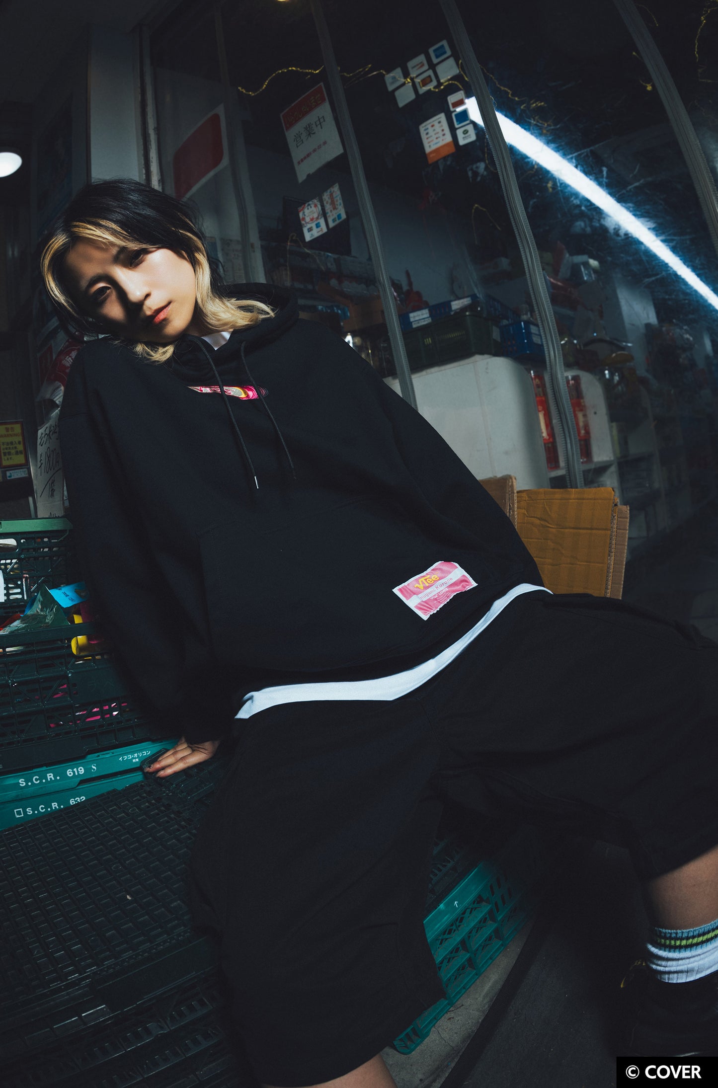 【予約】VTee x Inugami Korone PULLOVER HOODIE BLACK