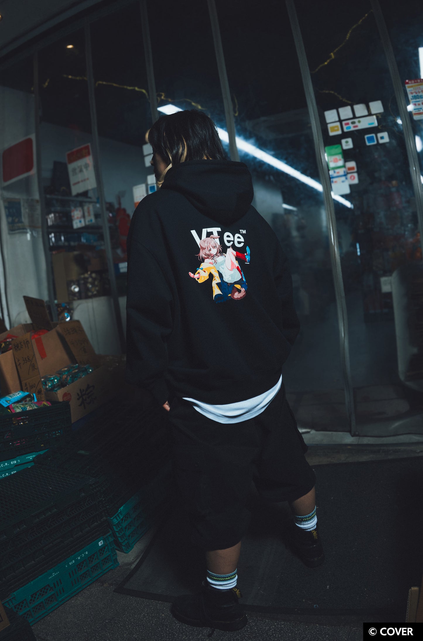 【予約】VTee x Inugami Korone PULLOVER HOODIE BLACK