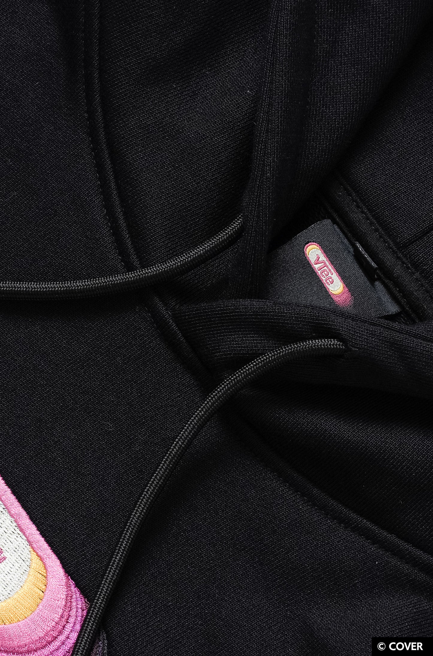 【予約】VTee x Inugami Korone PULLOVER HOODIE BLACK