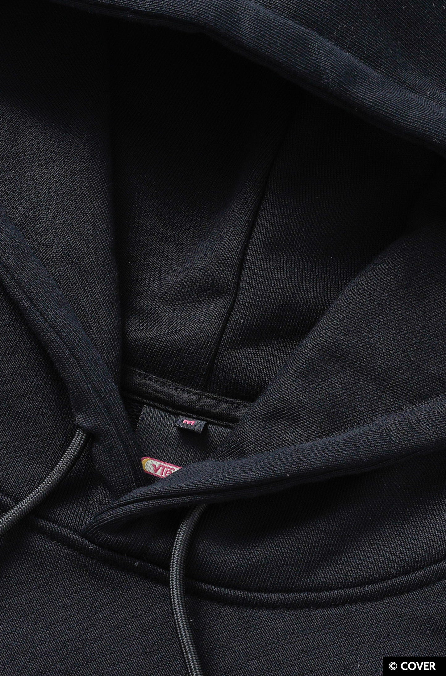 【予約】VTee x Inugami Korone PULLOVER HOODIE BLACK